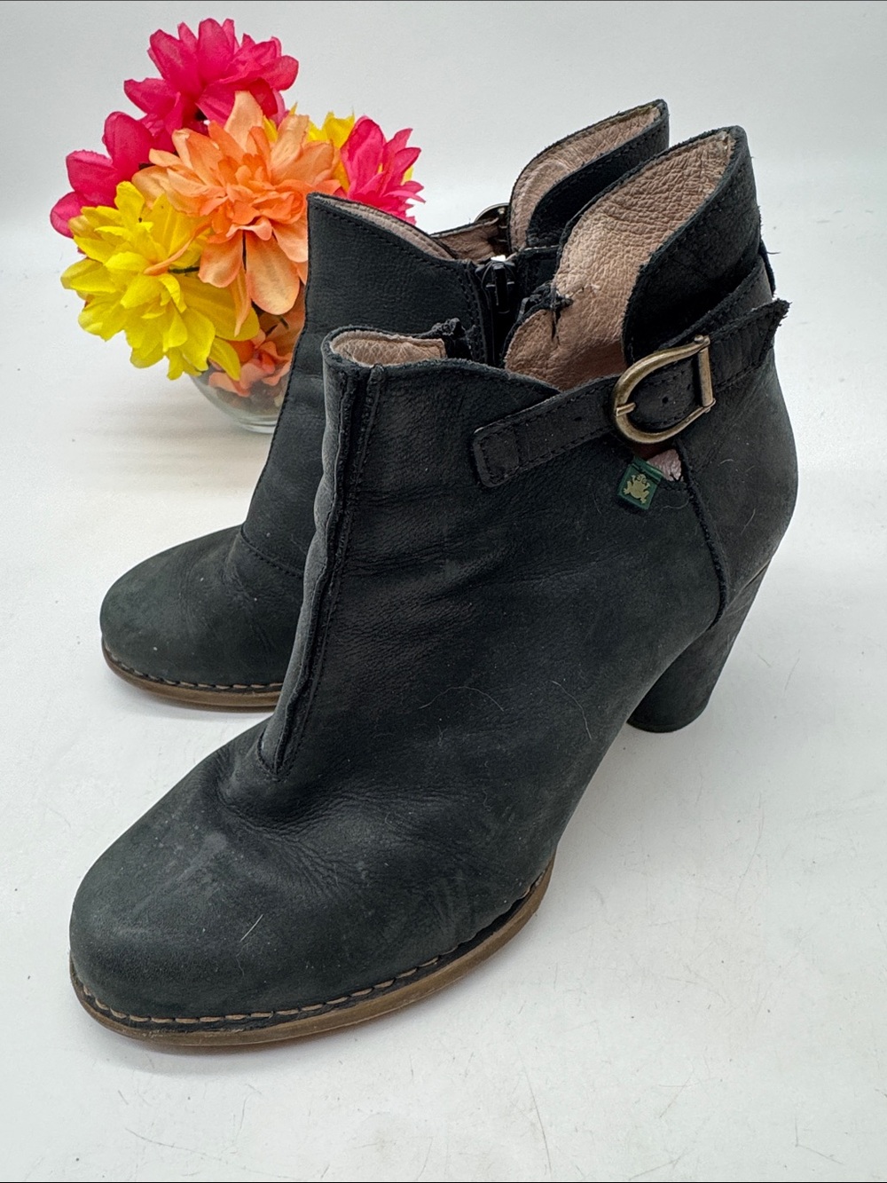 El Naturalista Black Leather Ankle Booties with Buckle Accent Size 39 MCA10328D